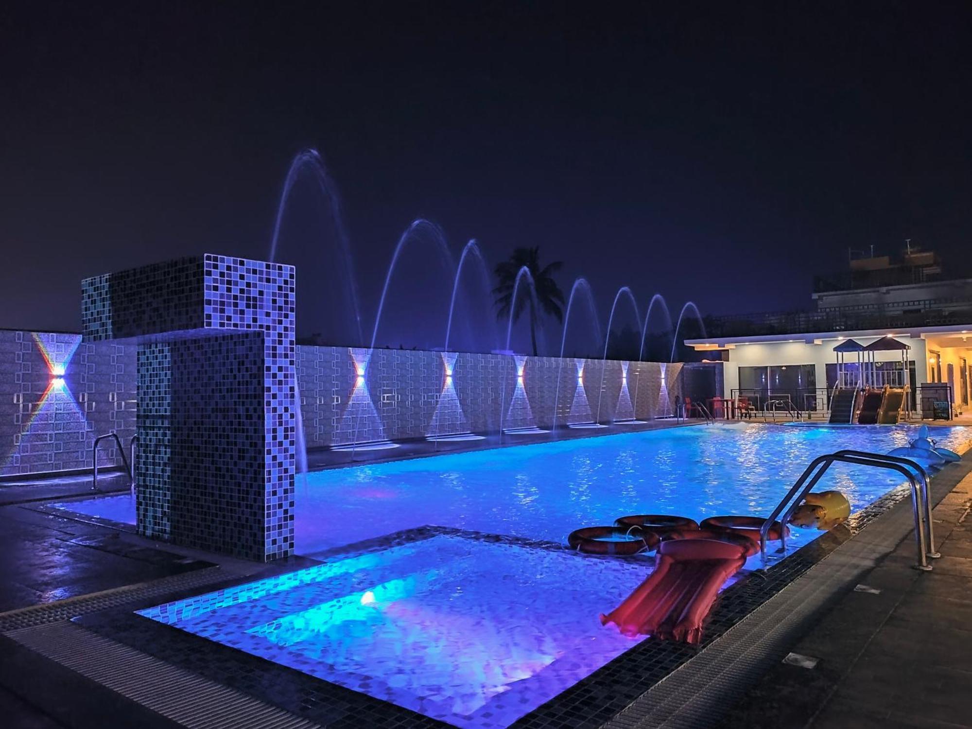 מנדרמוני The Pelican Beach Resort מראה חיצוני תמונה