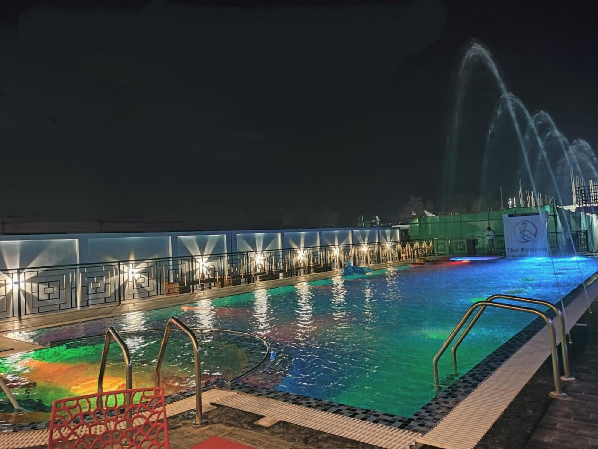 מנדרמוני The Pelican Beach Resort מראה חיצוני תמונה